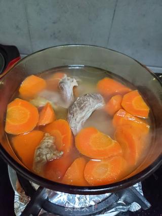 隔沙肉煲胡萝卜山药汤的做法步骤:9