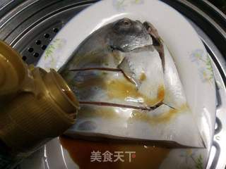 清蒸黑长令婆子鲳鱼的做法步骤:8