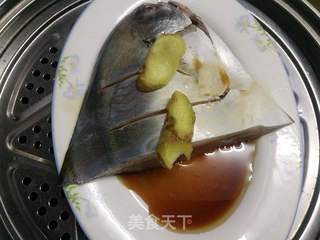 清蒸黑长令婆子鲳鱼的做法步骤:9