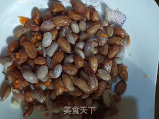 “咸菜”花生米拌胡萝卜丝的做法步骤：1