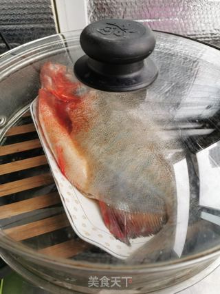 清蒸红石斑鱼的做法步骤:4