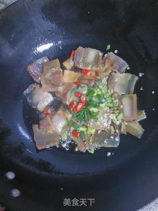 腌萝卜干炒腊肉的做法步骤:5