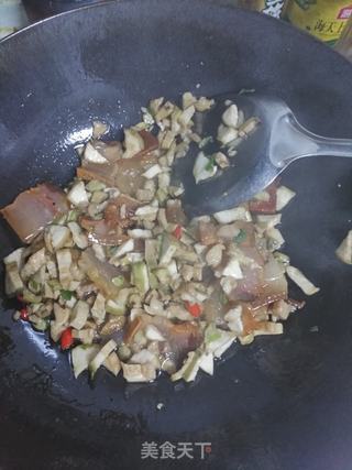 腌萝卜干炒腊肉的做法步骤:7