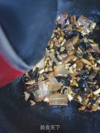 腌萝卜干炒腊肉的做法步骤:11