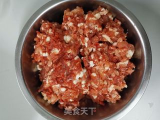 猪肉酸菜饺子的做法步骤：1