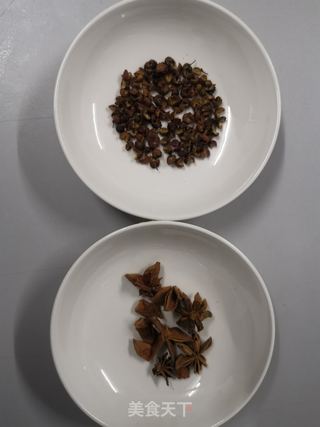 猪肉酸菜饺子的做法步骤:4