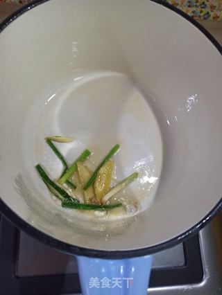 白菜牛肉酸汤面的做法步骤:2