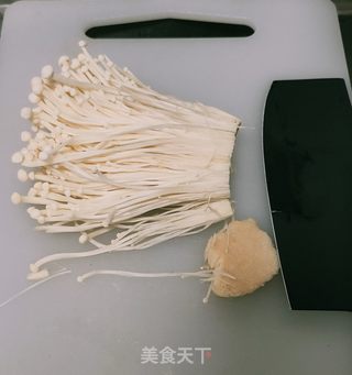 黄瓜拌金针菇的做法步骤：1