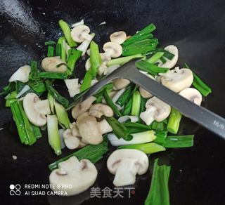 蘑菇青蒜炒鸡蛋的做法步骤：6