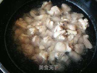 芹菜鸡块炖粉皮的做法步骤:4