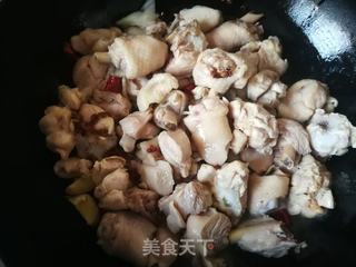 芹菜鸡块炖粉皮的做法步骤：7