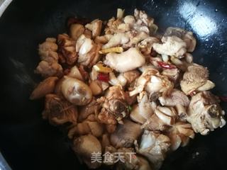 芹菜鸡块炖粉皮的做法步骤：9