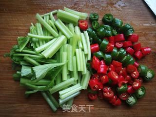 芹菜鸡块炖粉皮的做法步骤:13