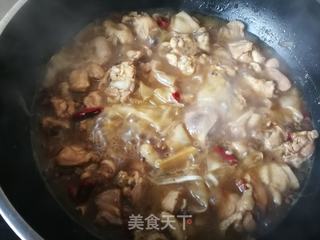 芹菜鸡块炖粉皮的做法步骤：16