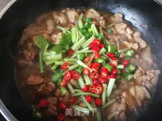芹菜鸡块炖粉皮的做法步骤:17