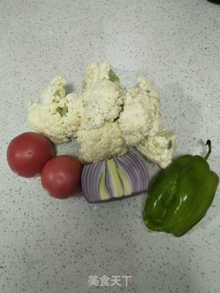 西红柿洋葱炒菜花的做法步骤：1