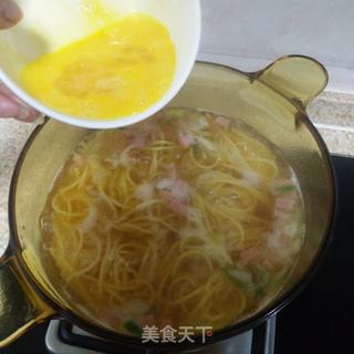 辣白菜煮玉米喳面的做法步骤:8
