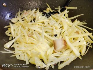 锅烧牛肉炒土豆丝的做法步骤:5