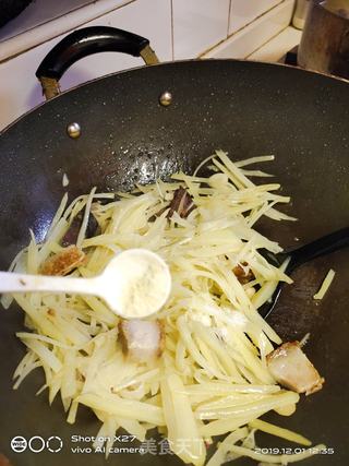 锅烧牛肉炒土豆丝的做法步骤:7