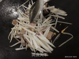 白萝卜炒牛肉的做法步骤：4