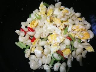 芹菜鸡蛋炒猫耳朵的做法步骤:13