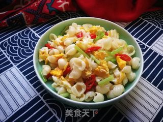 芹菜鸡蛋炒猫耳朵的做法步骤:15