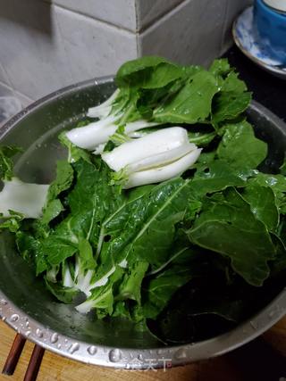 奶白菜油豆腐丸子煲的做法步骤：4