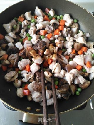 香菇鸡肉焖杂粮饭的做法步骤:8