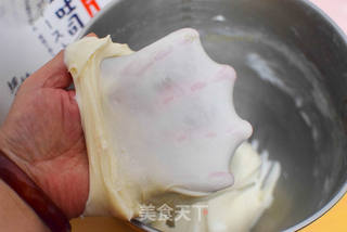 小朋友特别爱吃的面包肉松卷的做法步骤:2