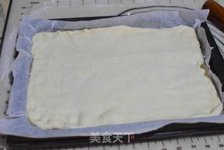 小朋友特别爱吃的面包肉松卷的做法步骤:4