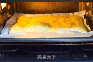 小朋友特别爱吃的面包肉松卷的做法步骤:7