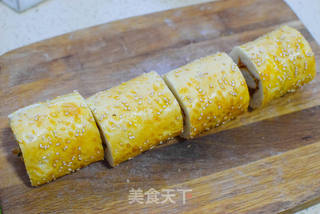 小朋友特别爱吃的面包肉松卷的做法步骤:11