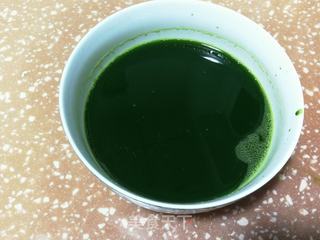 菠菜手擀面的做法步骤：1