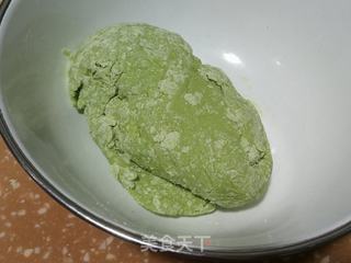 菠菜手擀面的做法步骤:2