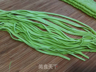 菠菜手擀面的做法步骤:8