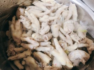 网红柠檬酸辣鸡爪子的做法步骤：5