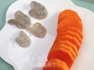 胡萝卜鲜虾泥的做法步骤:2