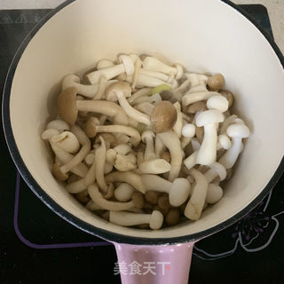 娃娃菜蘑菇豆腐汤的做法步骤：3