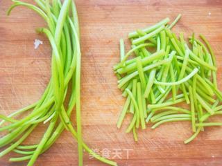 蚝油炒茼蒿的做法步骤：1