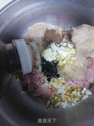酸菜饺子的做法步骤:11