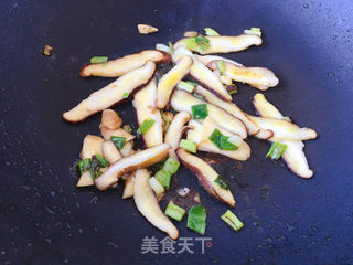 香菇菠菜鸡蛋面的做法步骤:8