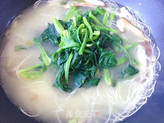 香菇菠菜鸡蛋面的做法步骤:12