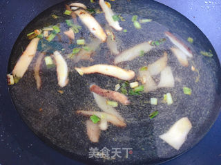 香菇菠菜鸡蛋面的做法步骤:9