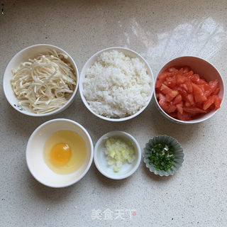 番茄金针菇浓汤烩饭的做法步骤：1