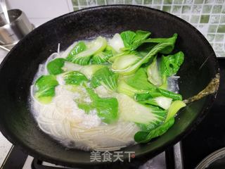 鸡蛋青菜热汤面的做法步骤：6