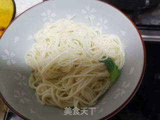 鸡蛋青菜热汤面的做法步骤：9