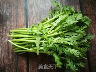 快手小炒:小红虾泼茼蒿的做法步骤:3