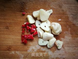 快手小炒:小红虾泼茼蒿的做法步骤:2