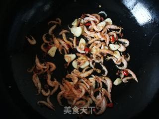 快手小炒:小红虾泼茼蒿的做法步骤:8