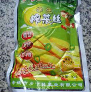 榨菜香芹肉馅玉米面蒸饺的做法步骤:4